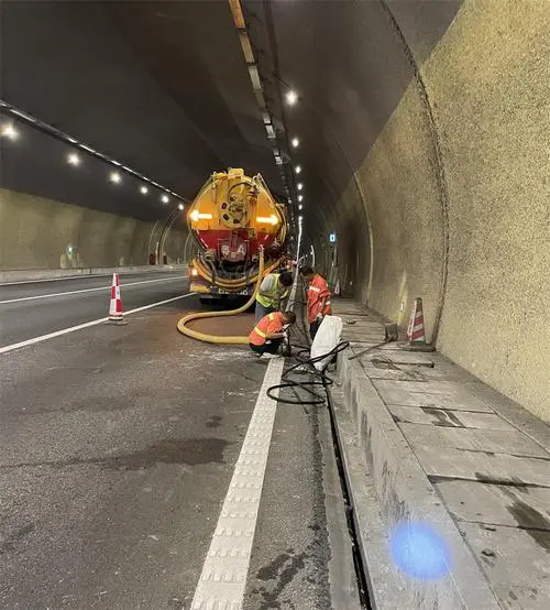 河津隧道排水渠清淤